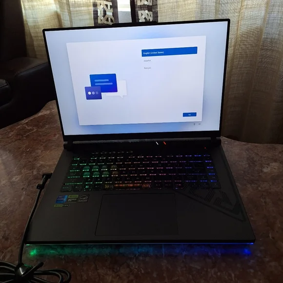 Rog Astrid G 16 volt green/ Eclipse Gray gaming laptop